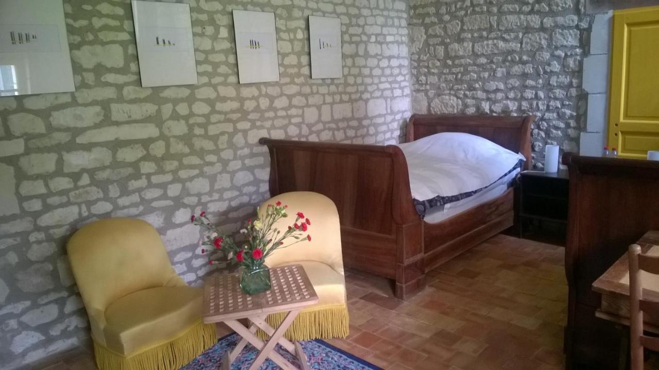 Gite Du Manoir Des Roches Saires Exterior photo